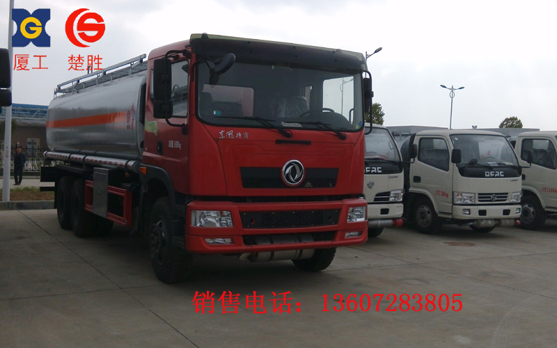 東風(fēng)新款T5后雙橋運(yùn)油車(chē)